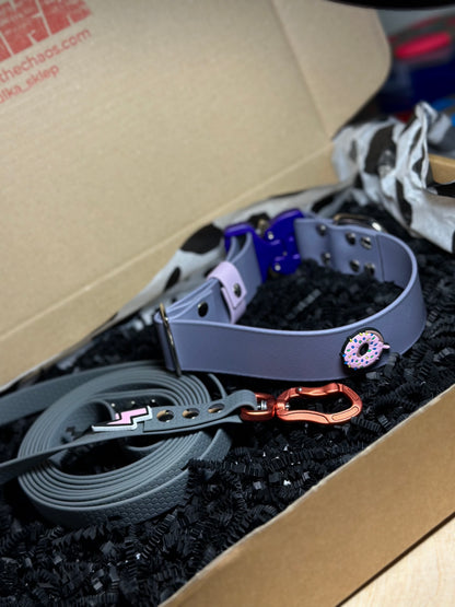 Personalizowana obrożą Biothane 38mm z oryginalną klamrą Cobra i pinami