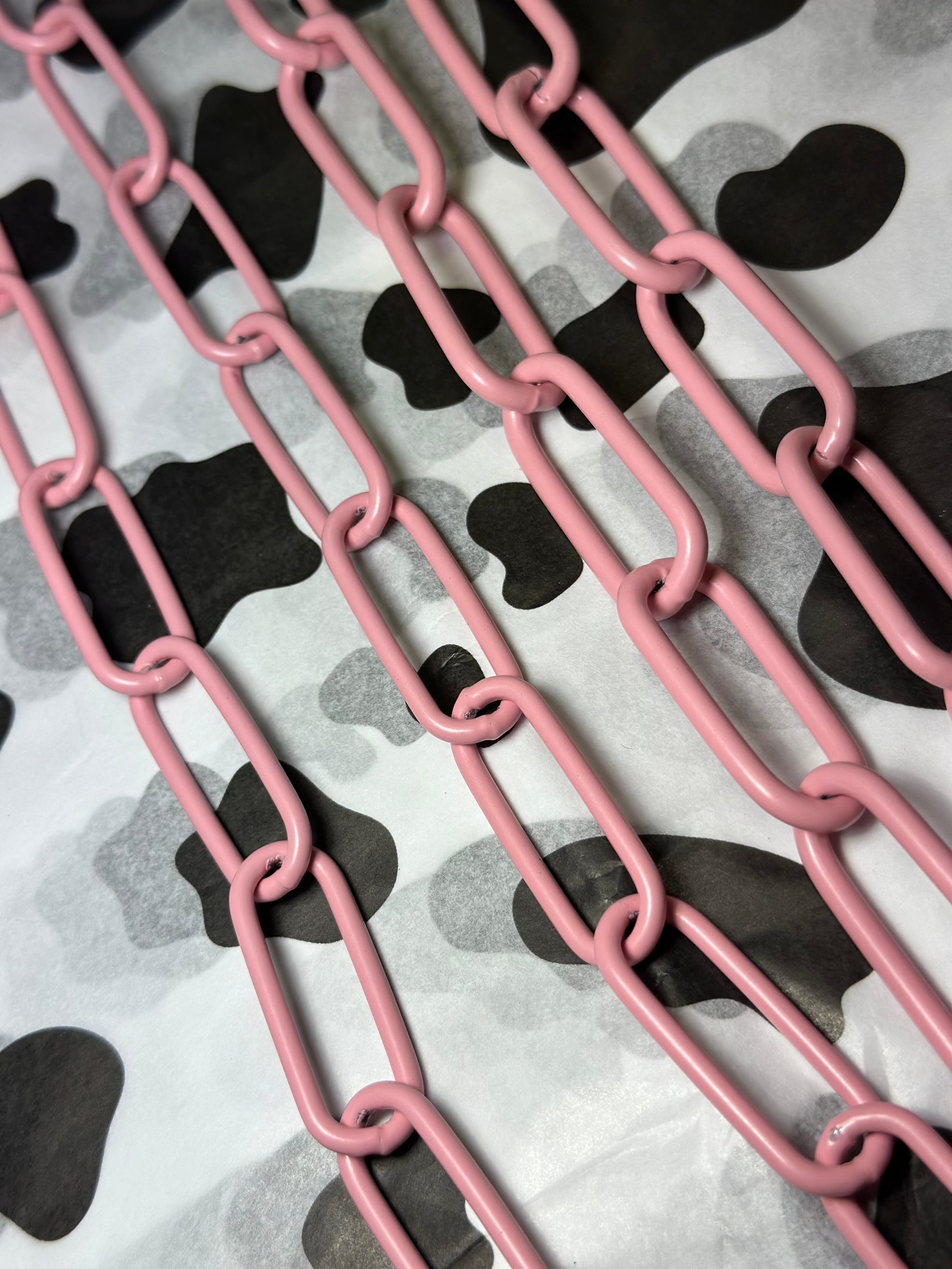Łańcuszek zaciskowy 65–75 cm — baby pink