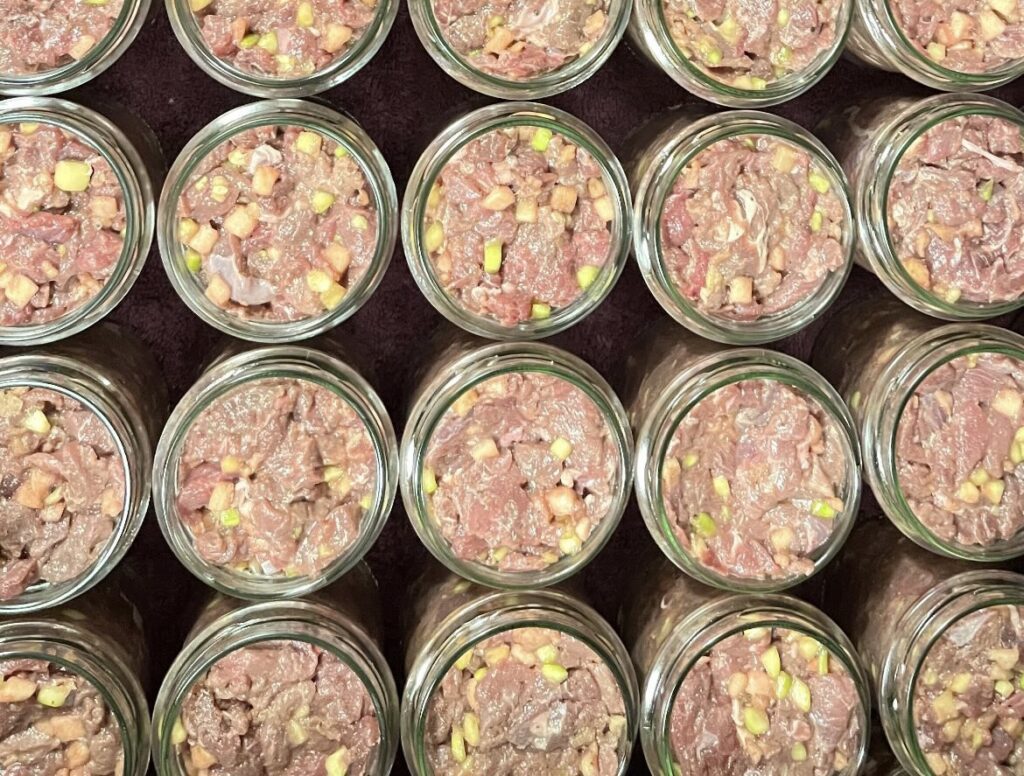 Hau in the Jar – Jeleń z cukinią i jabłkami 350g