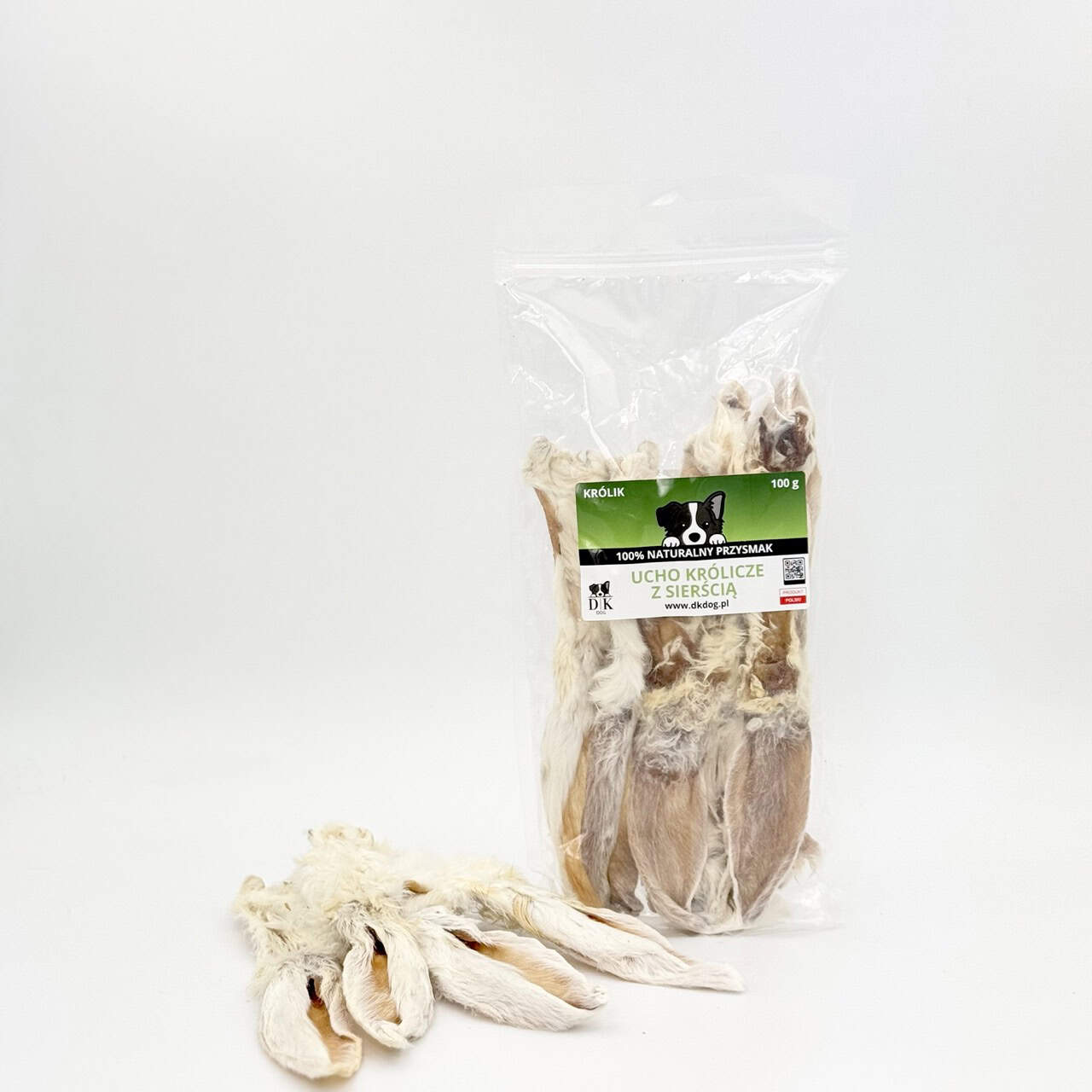 Ucho Królicze z Sierścią DK Dog 100g – opakowanie z gryzakami obok